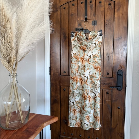 Elegant Floral Print Dress - Picture 1 of 7